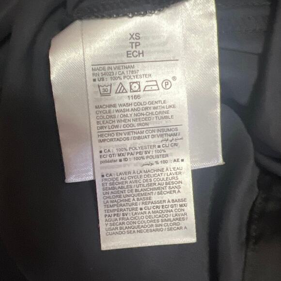 Old Navy Womens Black Silky Satin Collared Long Sleeve Button Up Shirt Top Sz XS - Picture 4 of 4